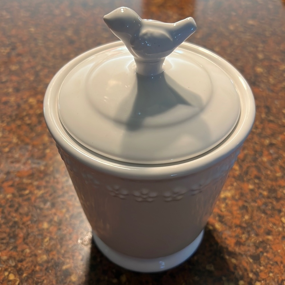 Birdie covered decorative pot